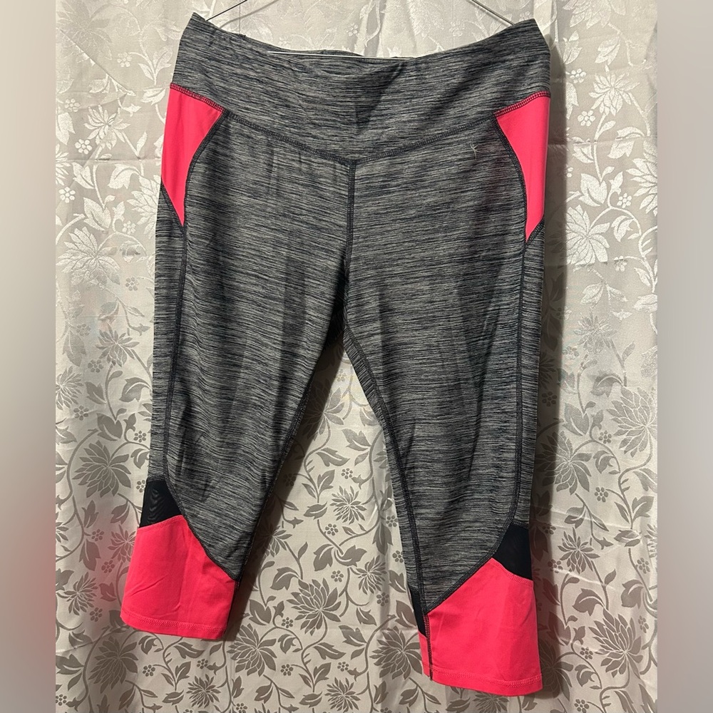 Danskin Now Capri Leggings | Gray with Pink & Black Panels | Size L (12-14).